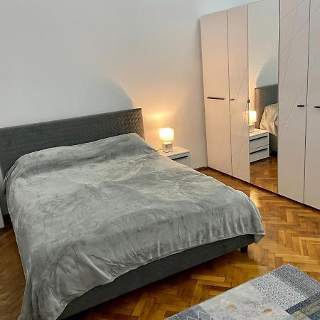 Apartament Super Central Cu Parcare Privata Arad Exterior photo