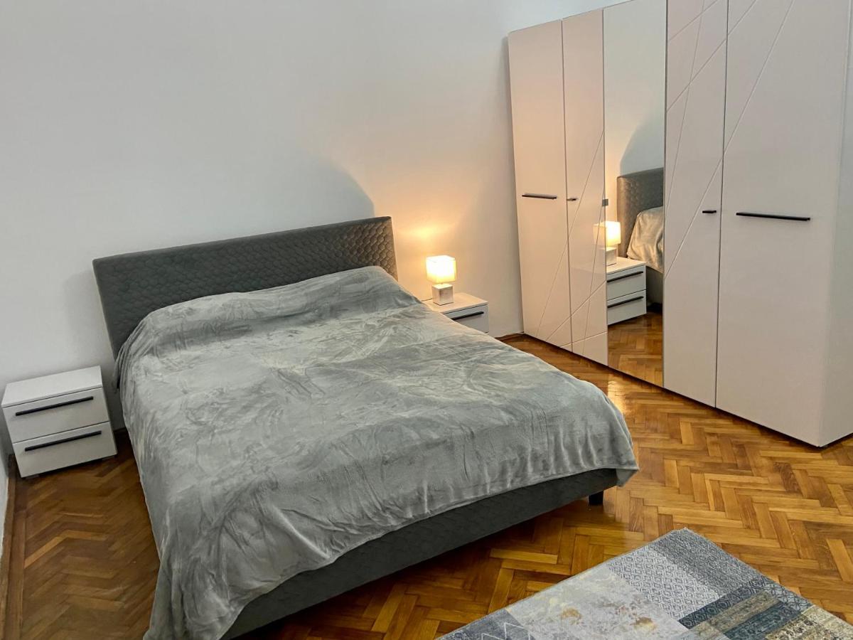 Apartament Super Central Cu Parcare Privata Arad Exterior photo