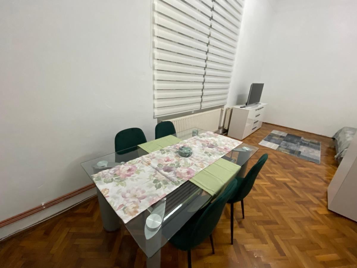 Apartament Super Central Cu Parcare Privata Arad Exterior photo