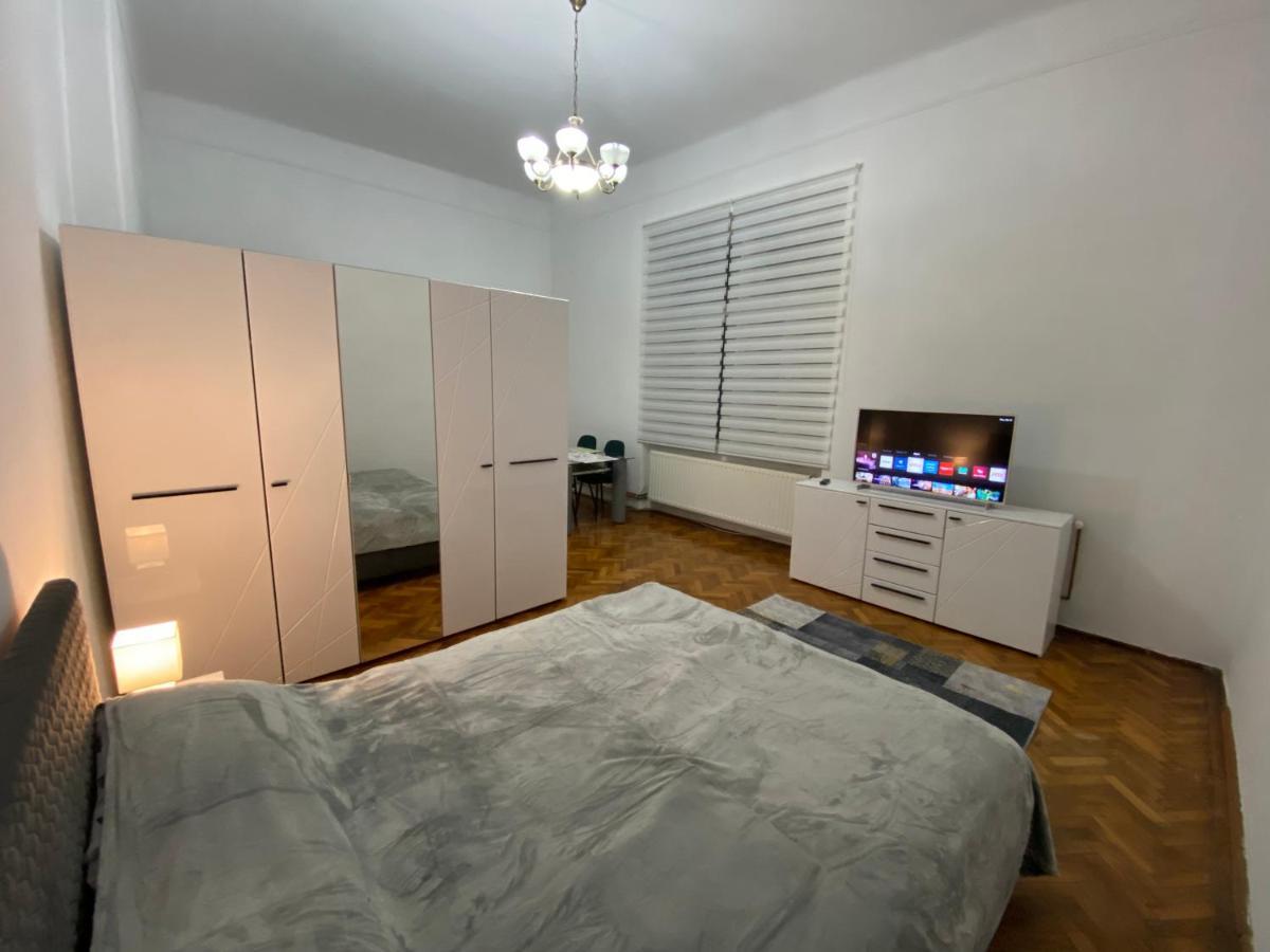Apartament Super Central Cu Parcare Privata Arad Exterior photo
