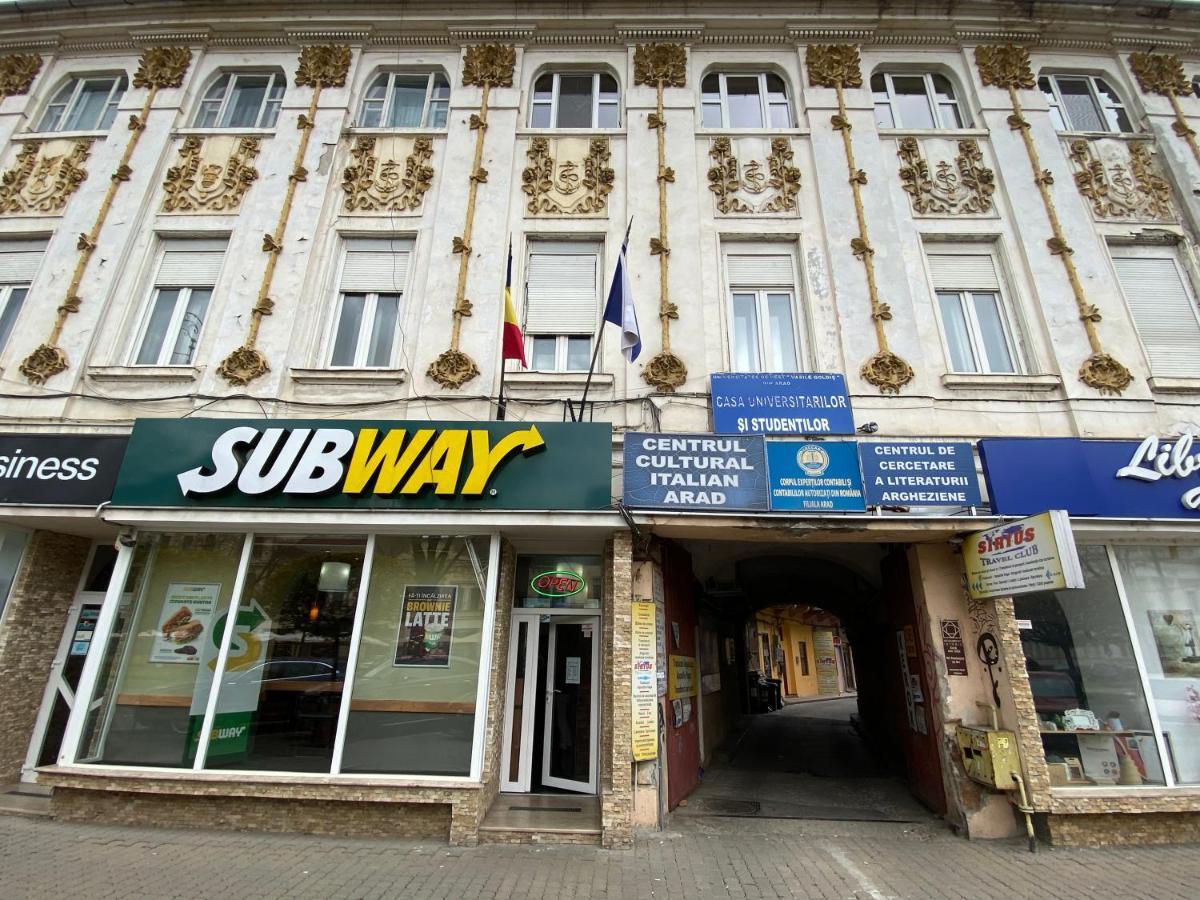 Apartament Super Central Cu Parcare Privata Arad Exterior photo